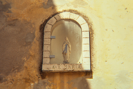 Madonna Di Lourdes Statuina Edicola Cortile Di Palazzo Scala In Via Roma N. 8